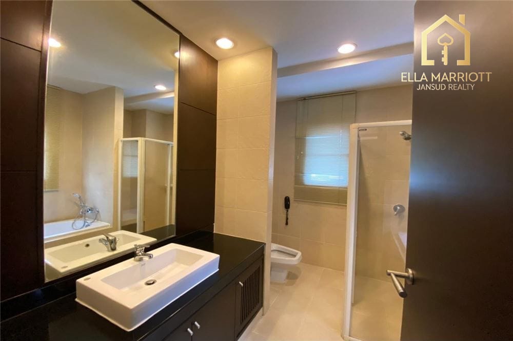 Pet-Friendly 3-Bedroom Condo for Rent in Sukhumvit 19 7