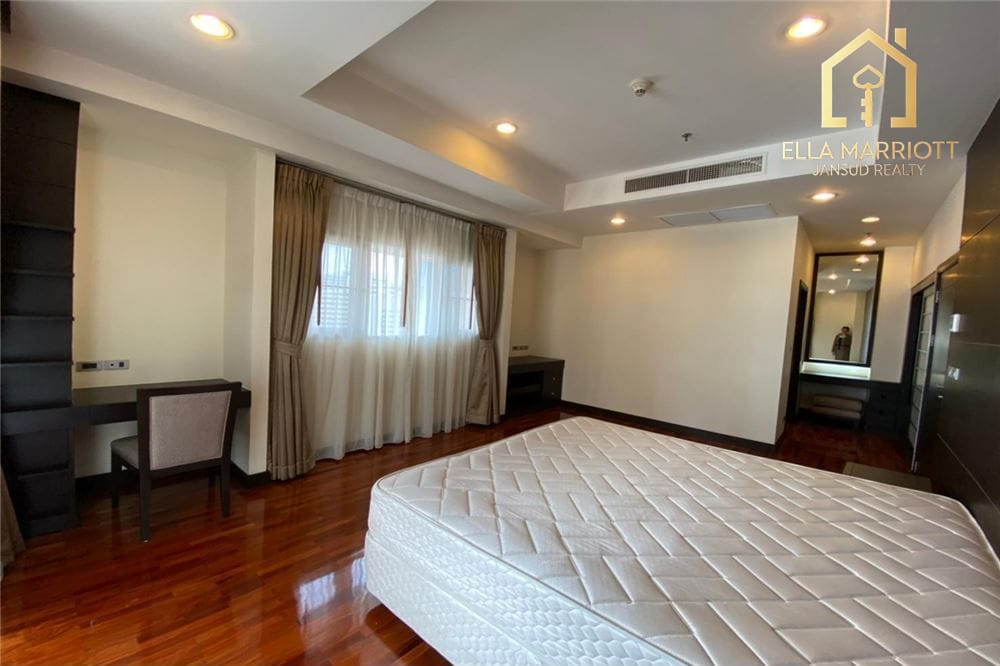 Pet-Friendly 3-Bedroom Condo for Rent in Sukhumvit 19 8