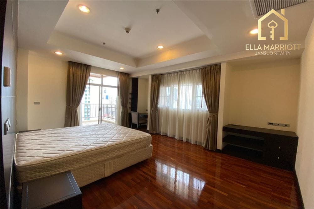 Pet-Friendly 3-Bedroom Condo for Rent in Sukhumvit 19 9