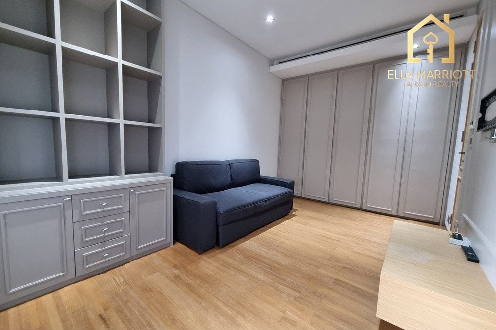 Spacious 2-Bedroom Condo for Rent at Saladaeng Residences 10