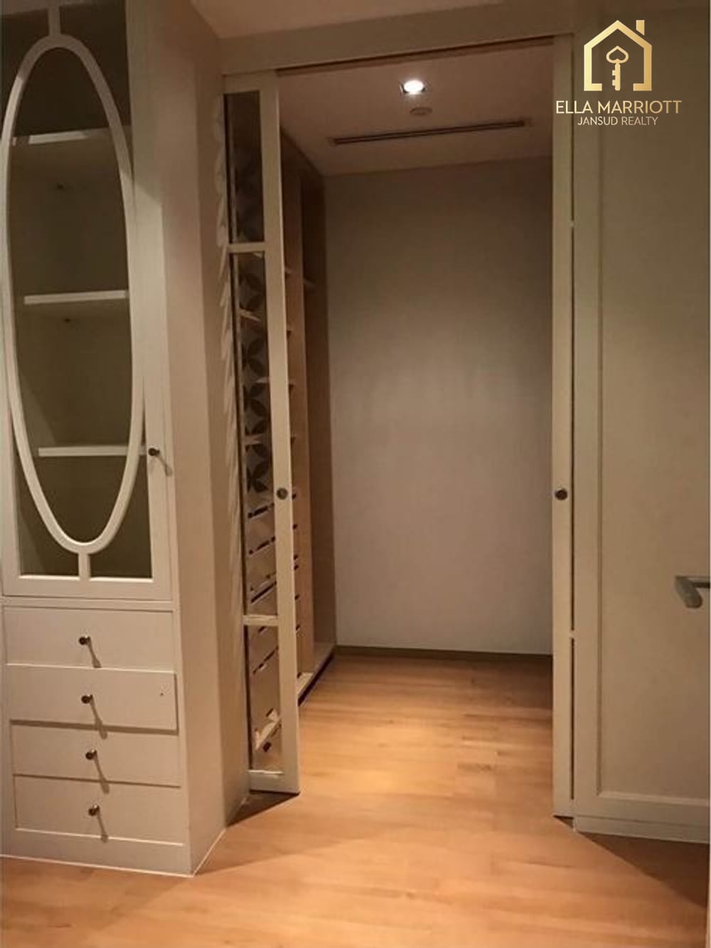 Spacious 2-Bedroom Condo for Rent at Saladaeng Residences 12