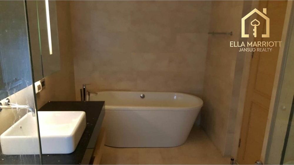 Spacious 2-Bedroom Condo for Rent at Saladaeng Residences 16