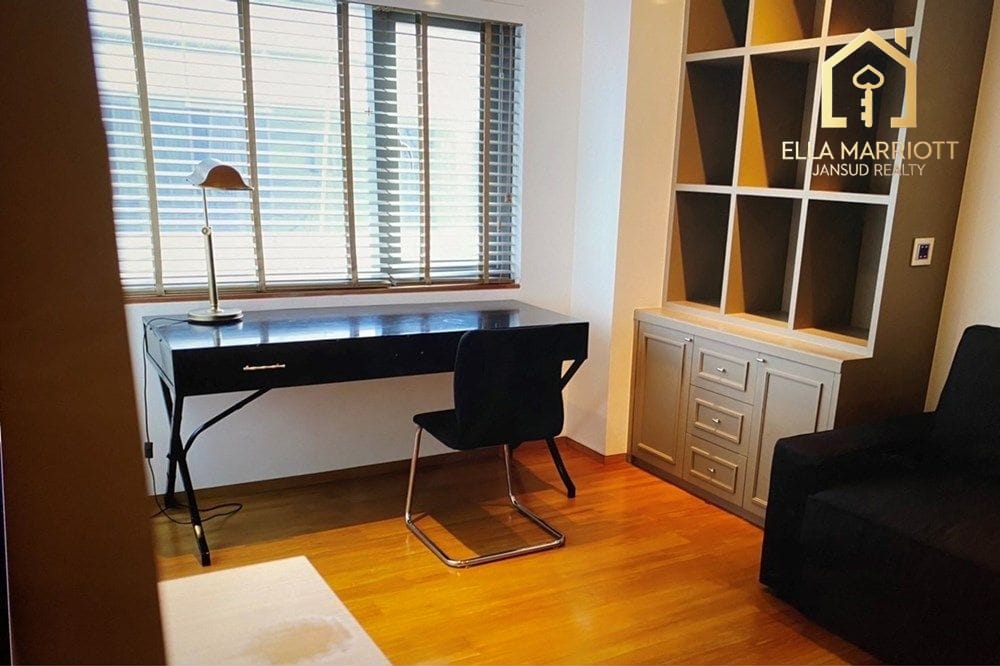Spacious 2-Bedroom Condo for Rent at Saladaeng Residences 17