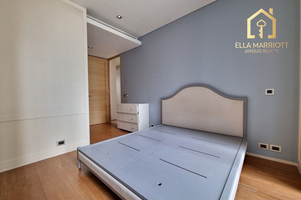 Spacious 2-Bedroom Condo for Rent at Saladaeng Residences 5
