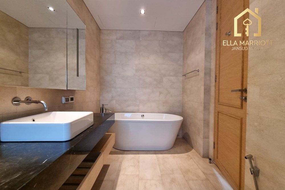 Spacious 2-Bedroom Condo for Rent at Saladaeng Residences 7