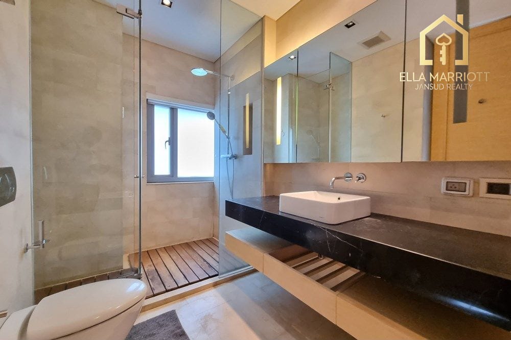 Spacious 2-Bedroom Condo for Rent at Saladaeng Residences 8