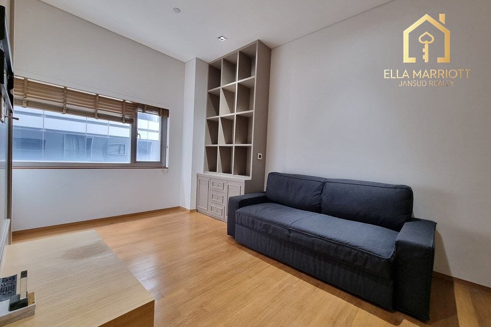Spacious 2-Bedroom Condo for Rent at Saladaeng Residences 9