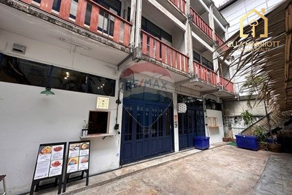 Prime Bangkok Hotel Investment in Trok Khao Sarn 1