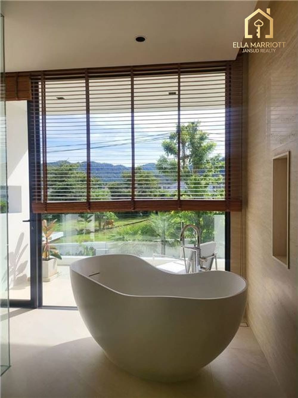 Exklusive Luxus-Poolvillen im Adamantia in PH 9