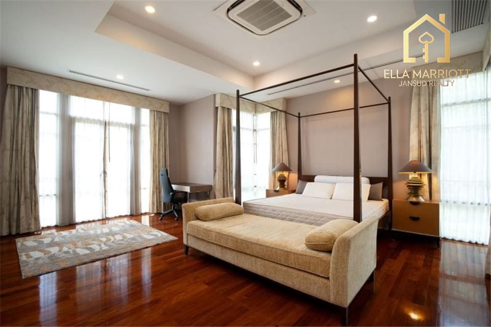 4-Bedroom Detached House for Rent at Baan Sansiri Sukhumvit 67 12