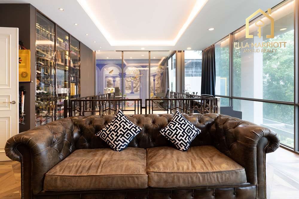 Buy 130MB | Ultra-Luxe 4BR Townhouse | Pool & Lift | Sukhumvit 49 11