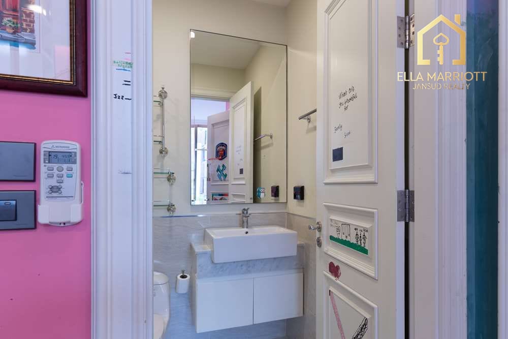 Buy 130MB | Ultra-Luxe 4BR Townhouse | Pool & Lift | Sukhumvit 49 19