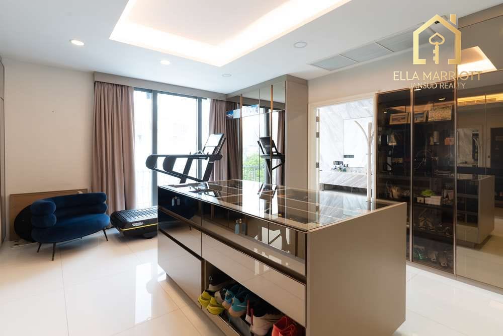 Buy 130MB | Ultra-Luxe 4BR Townhouse | Pool & Lift | Sukhumvit 49 24