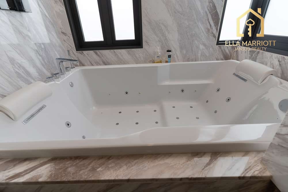 Buy 130MB | Ultra-Luxe 4BR Townhouse | Pool & Lift | Sukhumvit 49 26