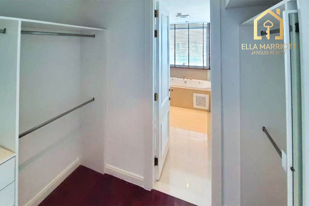 2-Bedroom Condo at Athenee Residence — 4 mins walk to BTS Phloen Chit 9