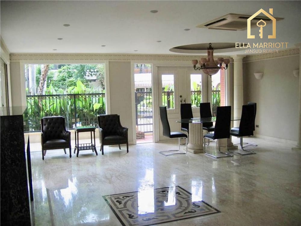 4-Bedroom Detached House for Rent with Private Pool in Ekkamai 4