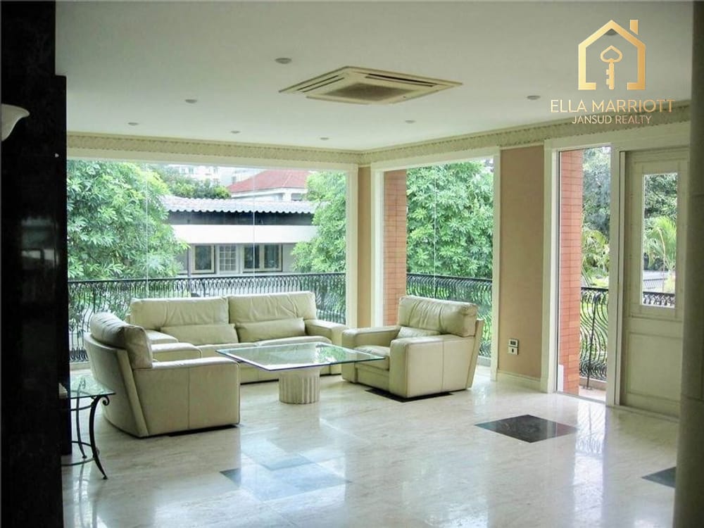 4-Bedroom Detached House for Rent with Private Pool in Ekkamai 5