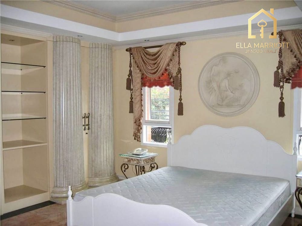 4-Bedroom Detached House for Rent with Private Pool in Ekkamai 9
