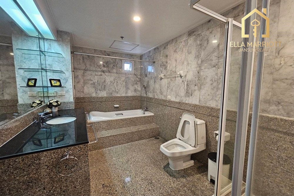 Rent 130K | 315sqm 3BR 4BA+Maid | Pet-Friendly | 4 Min BTS Asok 9