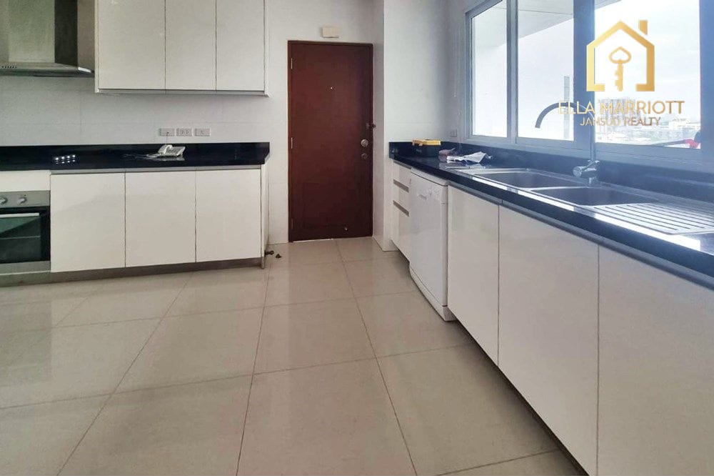 Family-Friendly 3-Bedroom Condo in Secured Compound 4
