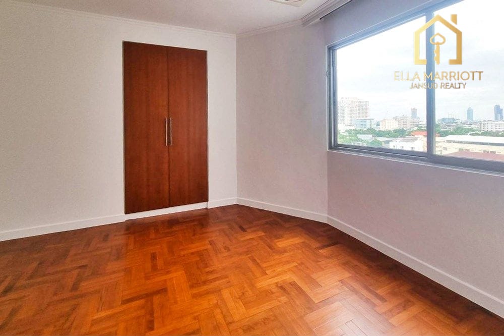 Family-Friendly 3-Bedroom Condo in Secured Compound 7