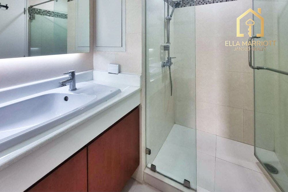 Family-Friendly 3-Bedroom Condo in Secured Compound 8