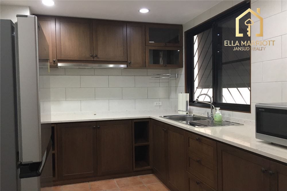 3-Storey 4BR Townhouse for Rent at Phrom Phong Loop - Company Registration Available 5