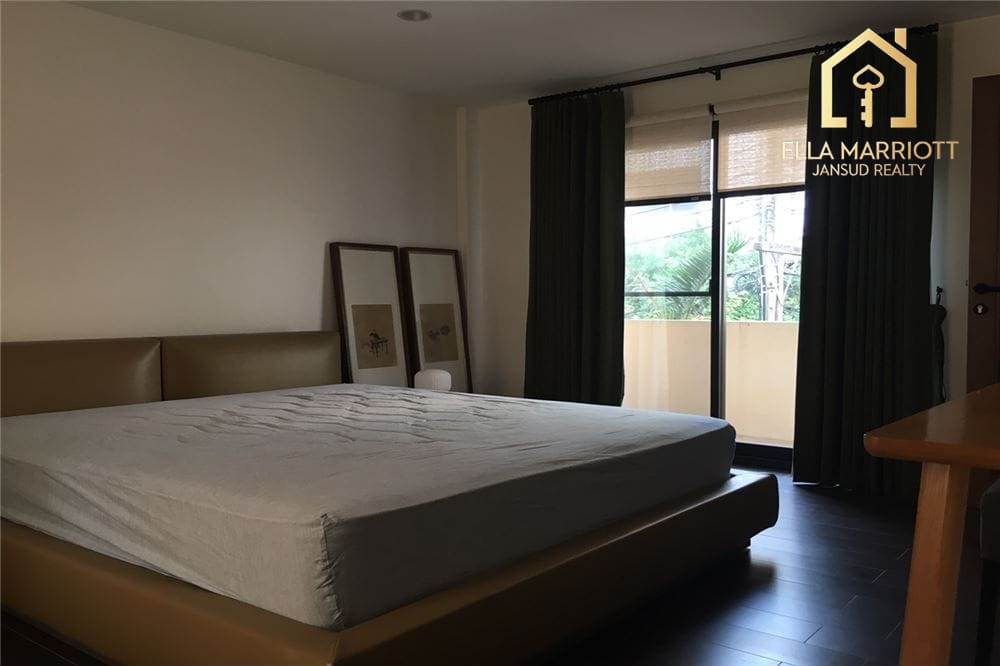 3-Storey 4BR Townhouse for Rent at Phrom Phong Loop - Company Registration Available 9