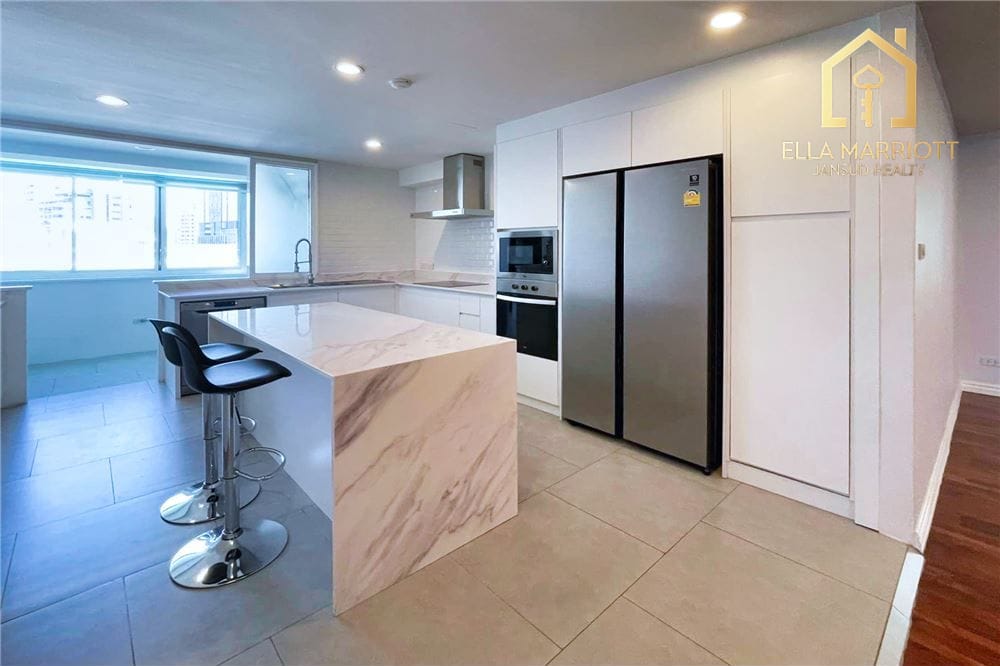 For Rent: Spacious 4-Bedroom Pet-Friendly Residence in Thonglo 4