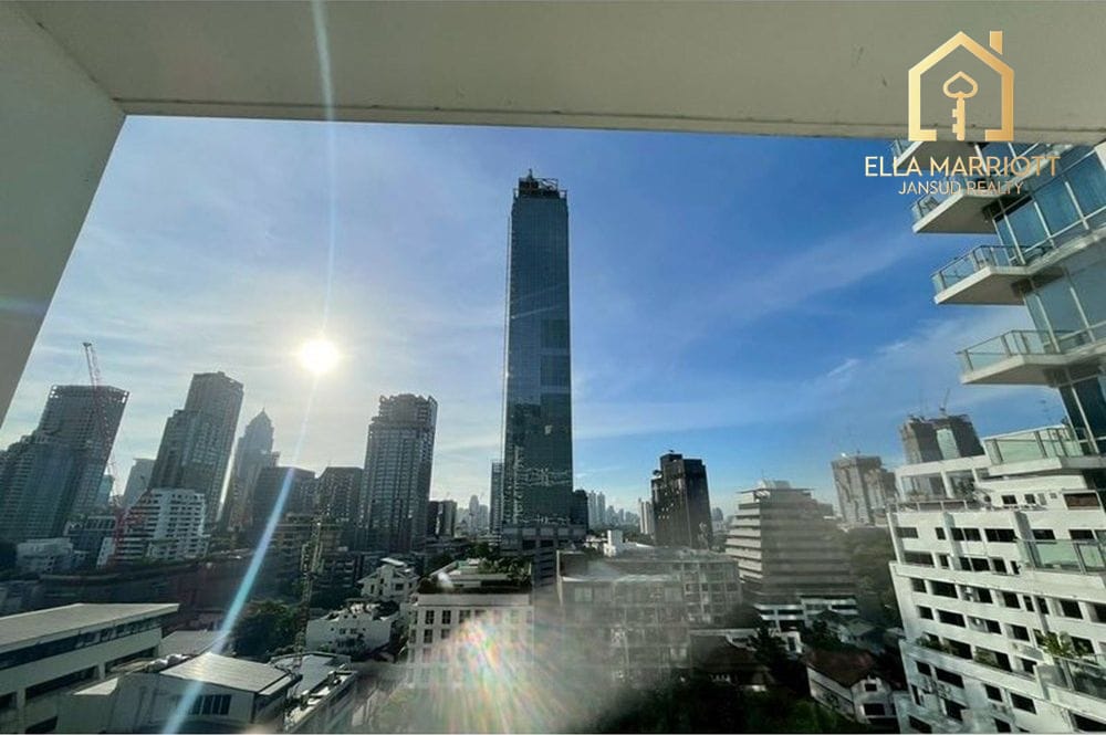 2-Bedroom Condo at 185 Rajadamri — 7 min walk to BTS Ratchadamri 4