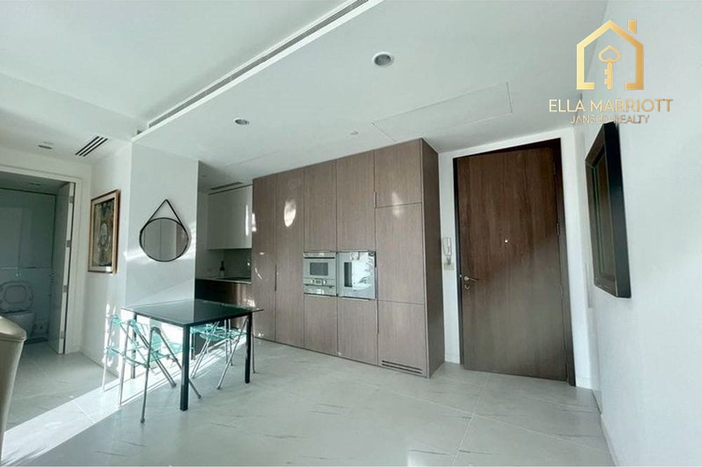2-Bedroom Condo at 185 Rajadamri — 7 min walk to BTS Ratchadamri 7