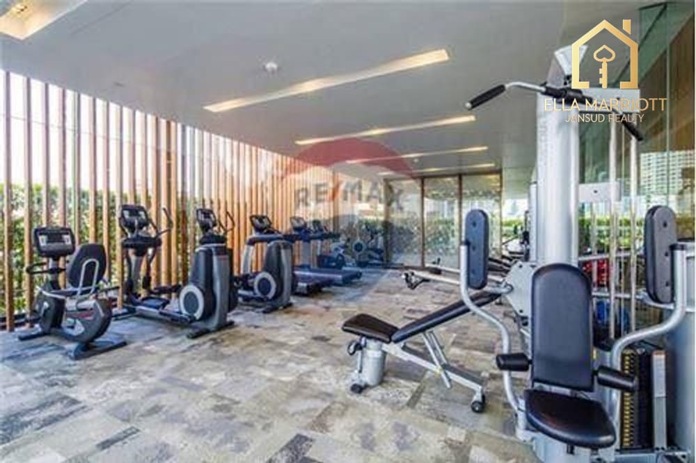 2-Bedroom Condo at 185 Rajadamri — 7 min walk to BTS Ratchadamri 9