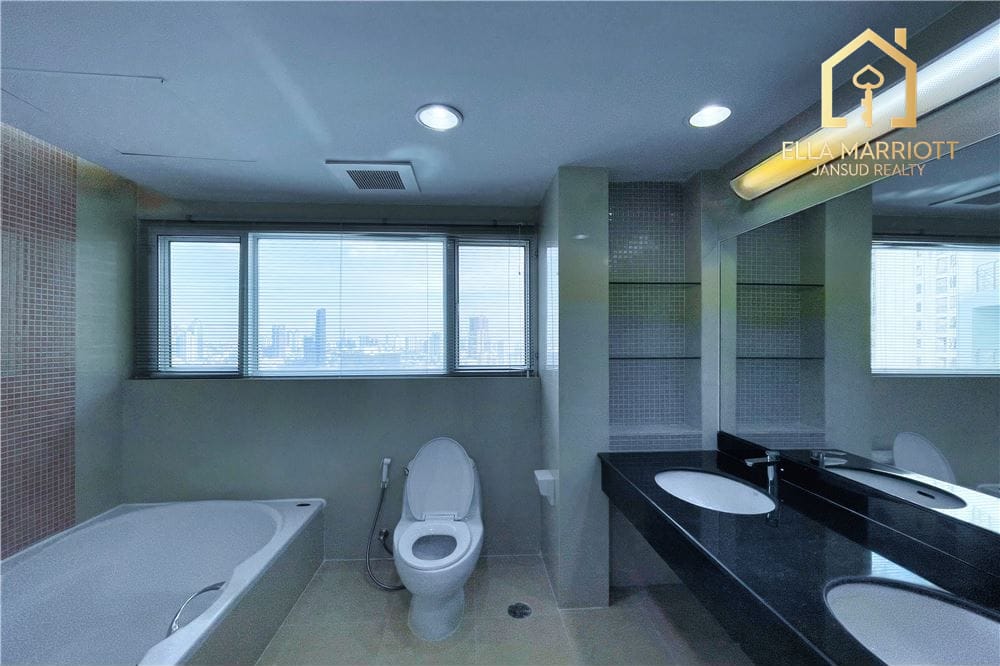 Luxurious 3-Bedroom Condo for Rent in Central Bangkok 11