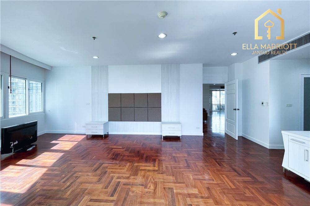 Luxurious 3-Bedroom Condo for Rent in Central Bangkok 12