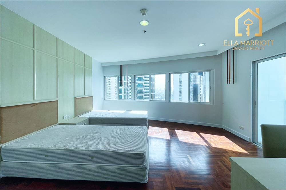 Luxurious 3-Bedroom Condo for Rent in Central Bangkok 14