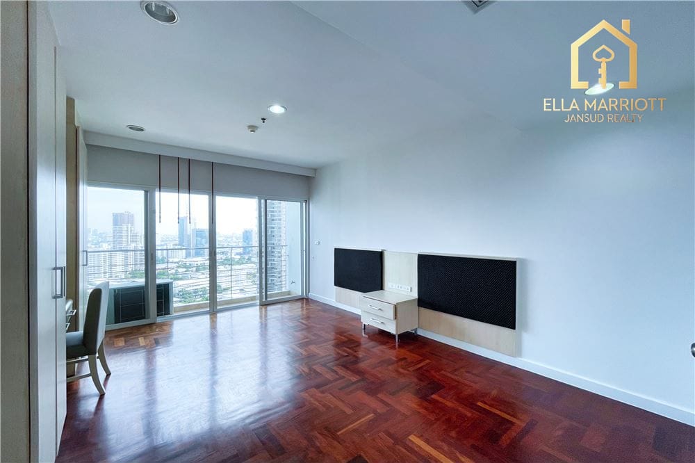 Luxurious 3-Bedroom Condo for Rent in Central Bangkok 16