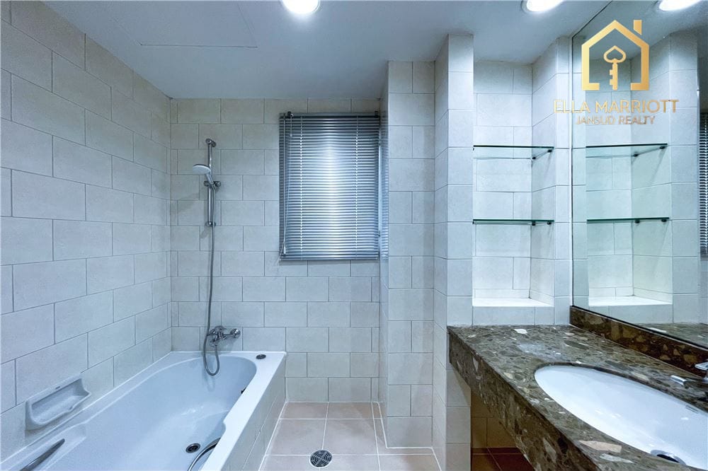 Luxurious 3-Bedroom Condo for Rent in Central Bangkok 17