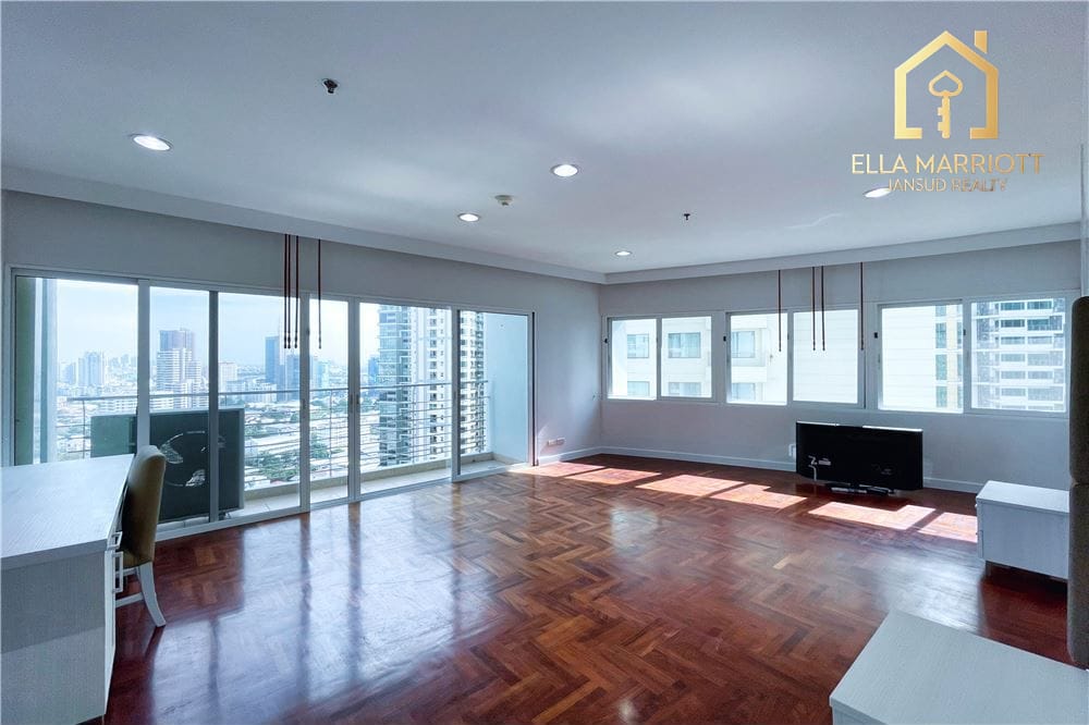 Luxurious 3-Bedroom Condo for Rent in Central Bangkok 9