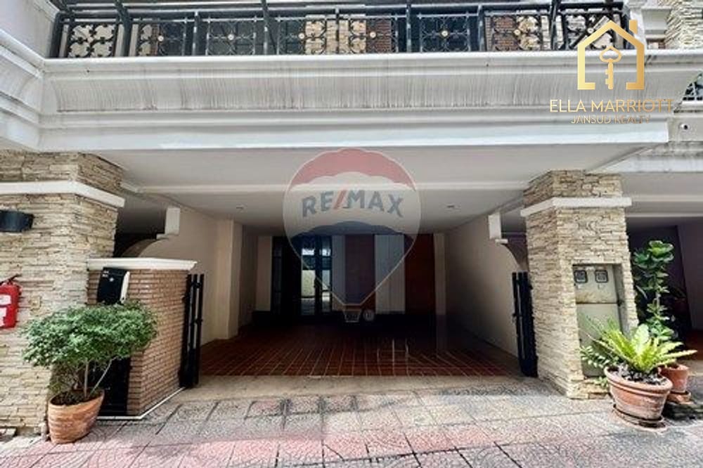 4-Bedroom Townhouse in Thonglor 25 2