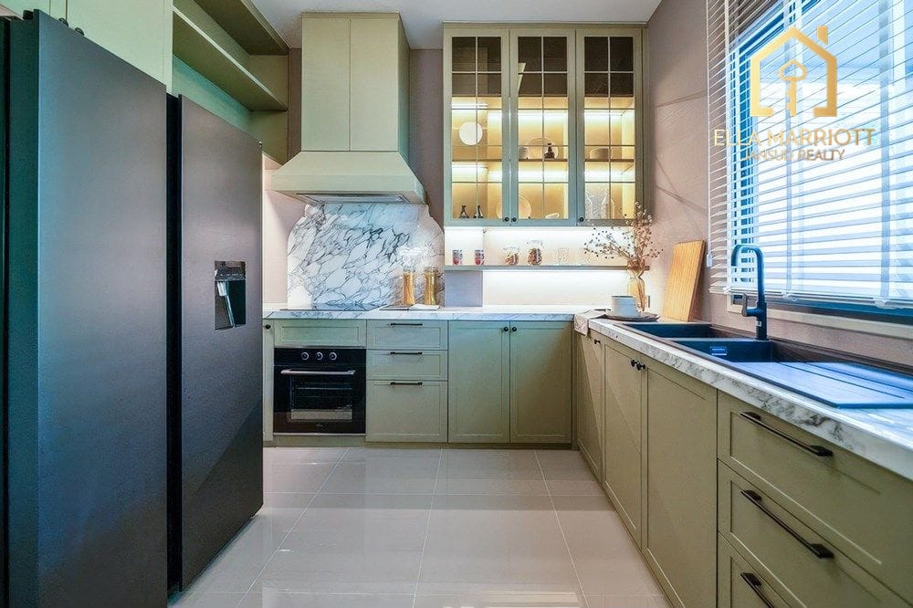 This Luxurious Modern Classic Home on Bangkok's Srinakarin-Romklao 15