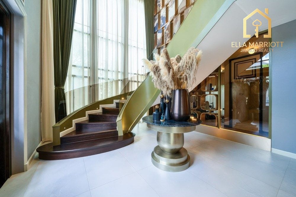 This Luxurious Modern Classic Home on Bangkok's Srinakarin-Romklao 16
