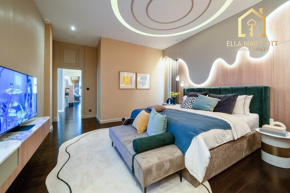 This Luxurious Modern Classic Home on Bangkok's Srinakarin-Romklao 20