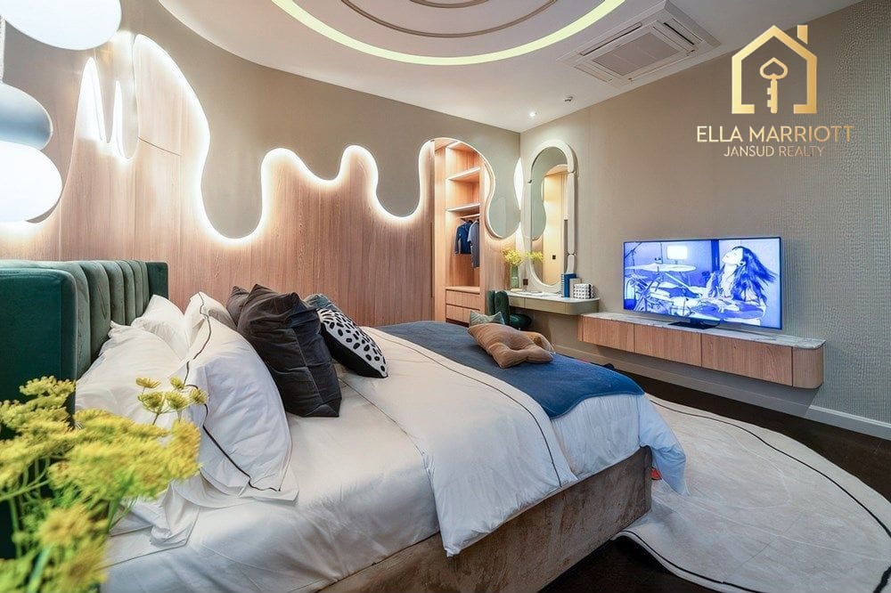 This Luxurious Modern Classic Home on Bangkok's Srinakarin-Romklao 21