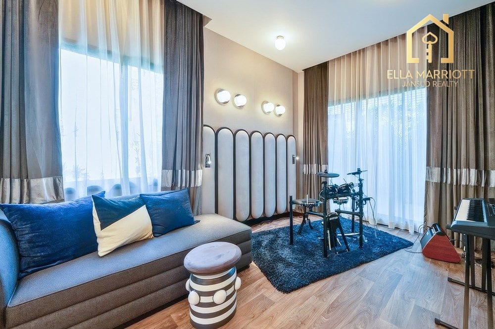 This Luxurious Modern Classic Home on Bangkok's Srinakarin-Romklao 25