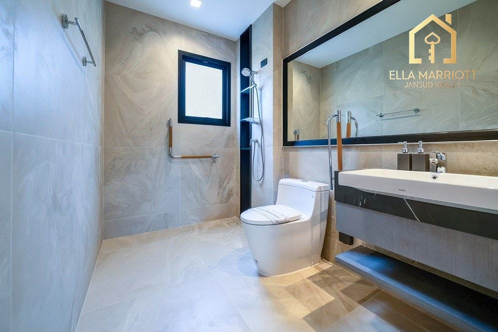 This Luxurious Modern Classic Home on Bangkok's Srinakarin-Romklao 27