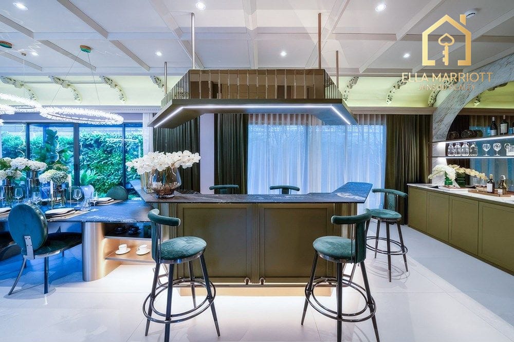 This Luxurious Modern Classic Home on Bangkok's Srinakarin-Romklao 8