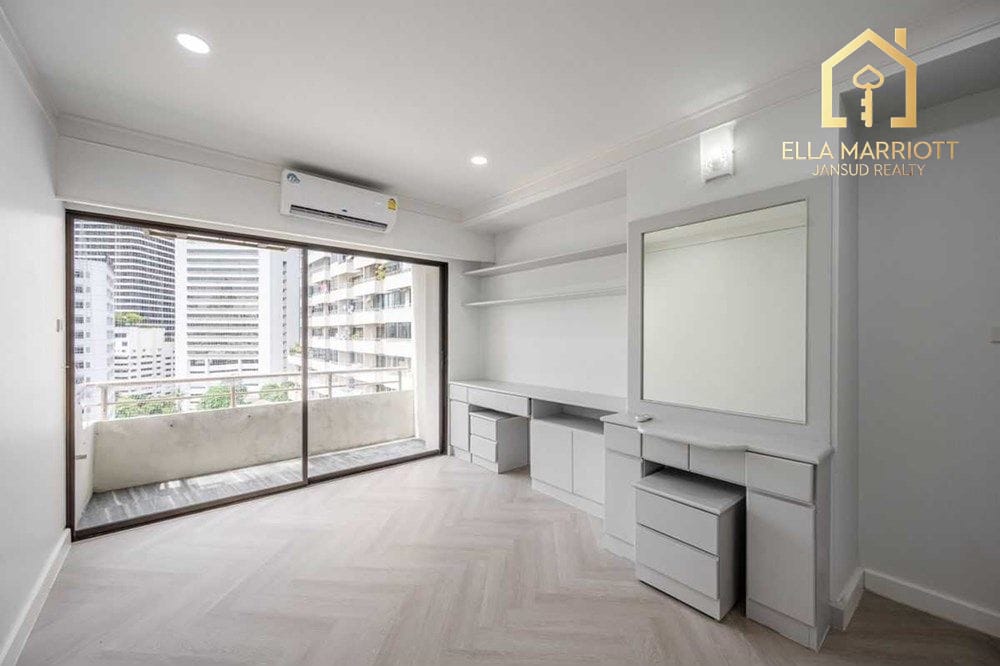 2-Bedroom Condo at Saranjai Mansion — 3 min walk to BTS Nana 11