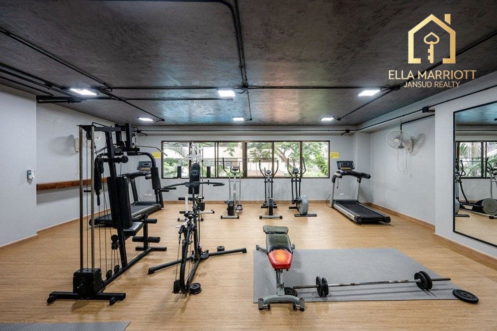 2-Bedroom Condo at Saranjai Mansion — 3 min walk to BTS Nana 15