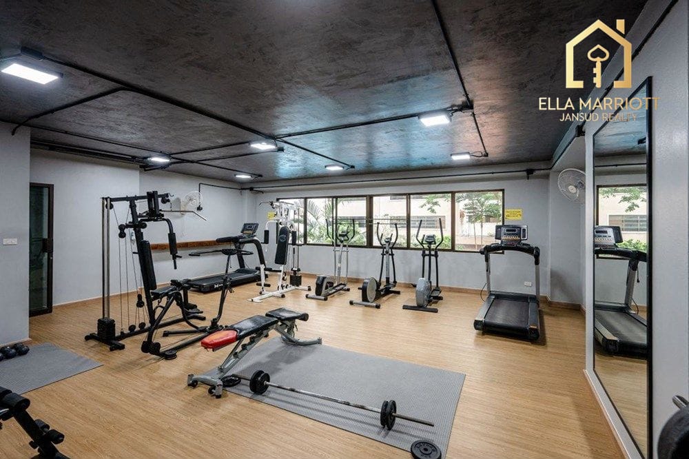 2-Bedroom Condo at Saranjai Mansion — 3 min walk to BTS Nana 16