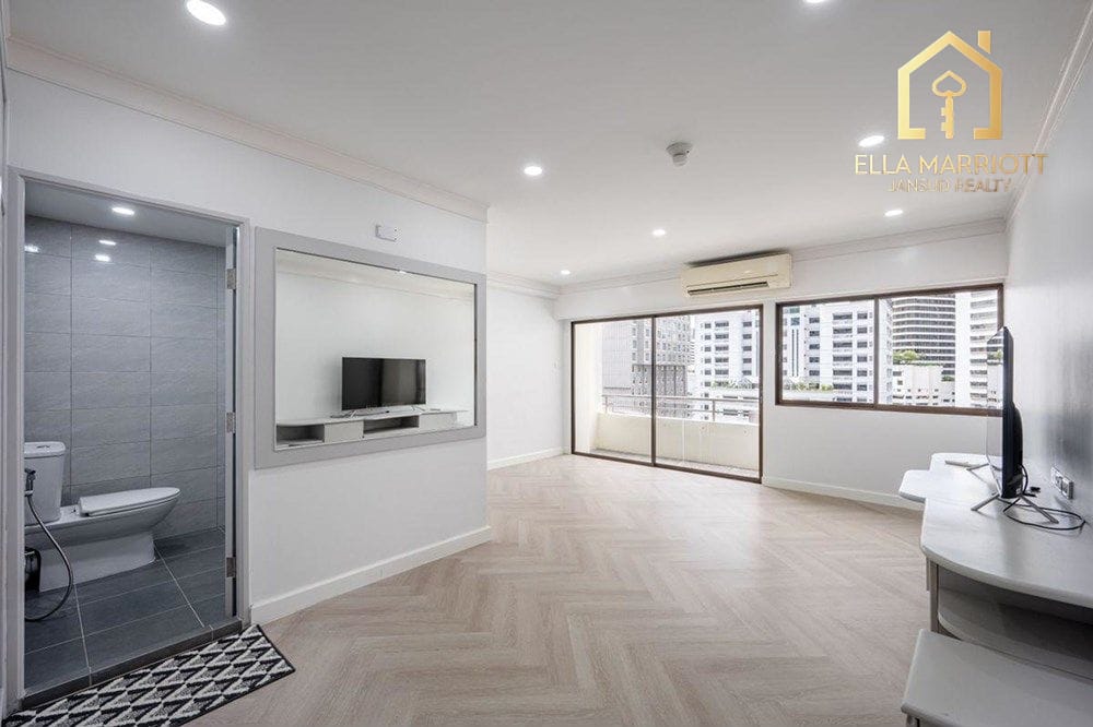 2-Bedroom Condo at Saranjai Mansion — 3 min walk to BTS Nana 18